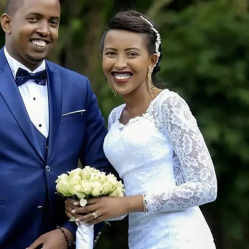 Aangepaste Afrikaanse lange mouwen kant zeemeermin ronde hals ruches sweep trein bruiloft bruidsjurken Robes De Mariée