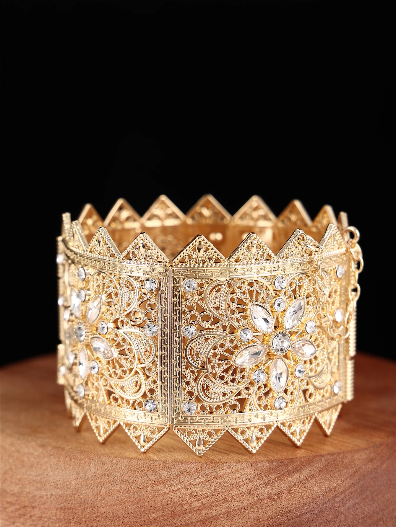 Classic Hollowed-Out Sunflower Style Bracelet Court Carved Women Wedding Decoration Can Opening Design Bangle