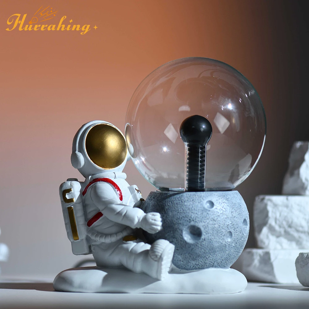 

Astronaut Squatting Plasma Lamp 4 Inch Glass Ball Touch Sensing Science Enlightenment Cool Interior Decoration Ornaments