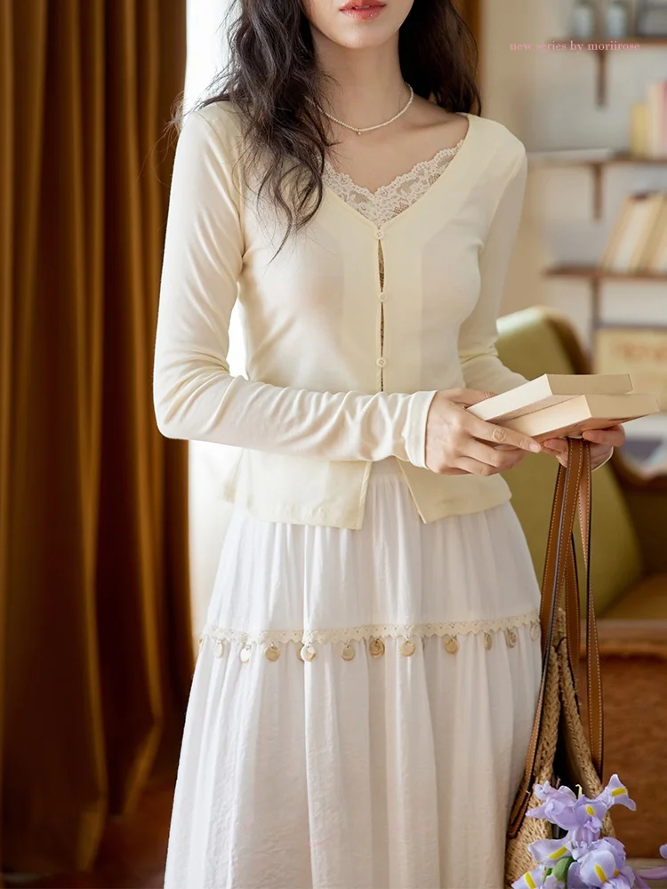 

Женская приталенная футболка Moriirose с длинным рукавом, кружевными вставками и V-образным вырезом на пуговицах, удобная, дышащая, для осени