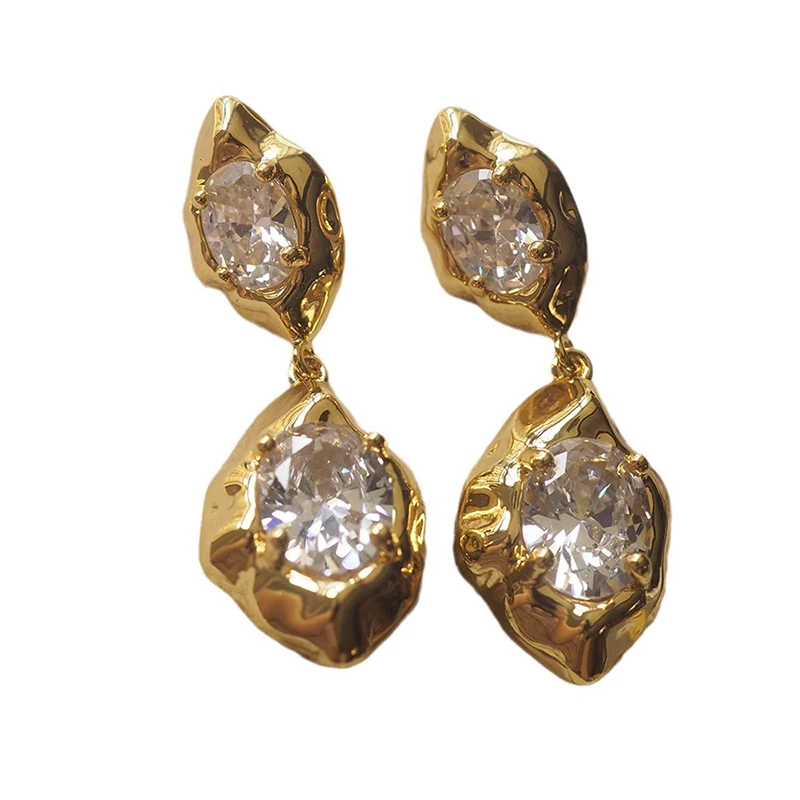 Huitan Zarte Damen-Ohrringe in Goldfarbe, bezaubernde Tropfenohrringe für luxuriöse Hochzeit, Jahrestag, trendiges Zubehör, Schmuck, Geschenk mit CZ – Detail 5