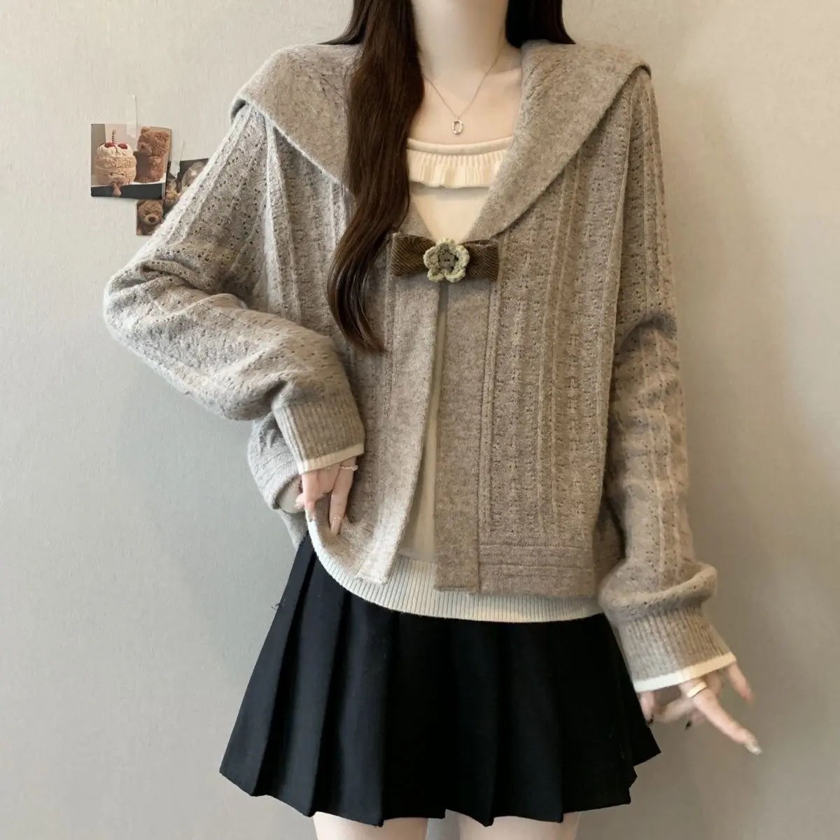 

Japan Large Size Oatmeal Color Fake Two-Piece Sweater Women'S Design Navy Collar Sweater Short Top