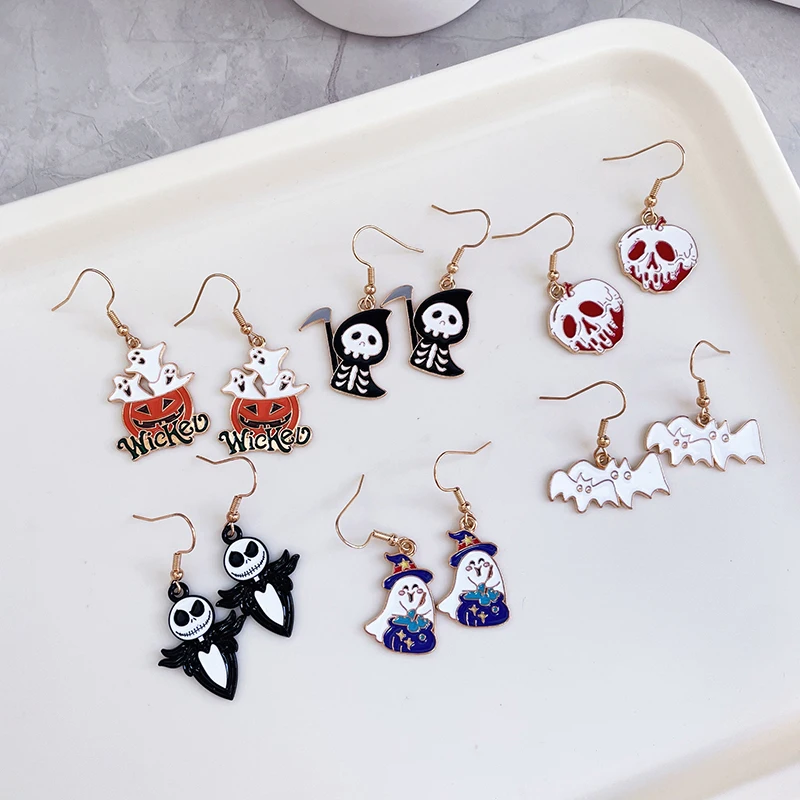 

Sanrio Fashion Halloween Pumpkin Sickle Stud Earrings Women Ghost Bat Dangle Earring Girls Silver Needle Jewelry Kids Xmas Gift