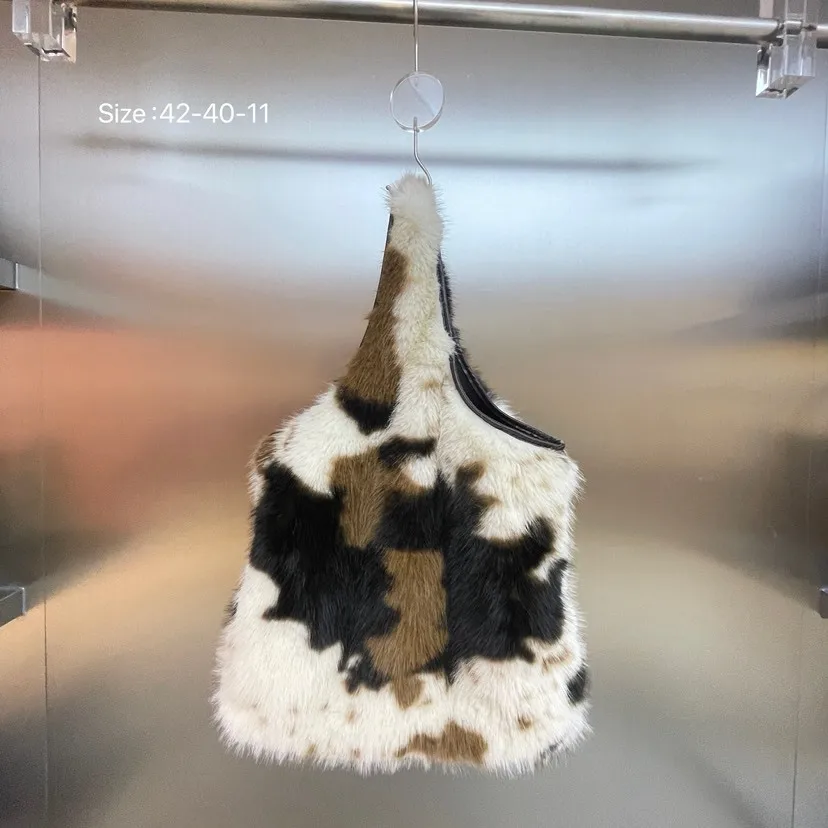 

Fashion Cow Pattern Shoulder Bag Winter Soft Plush Bucket Bags for Women Fluffy Faux Fur Bag Animal Print Designer Handbags Tote