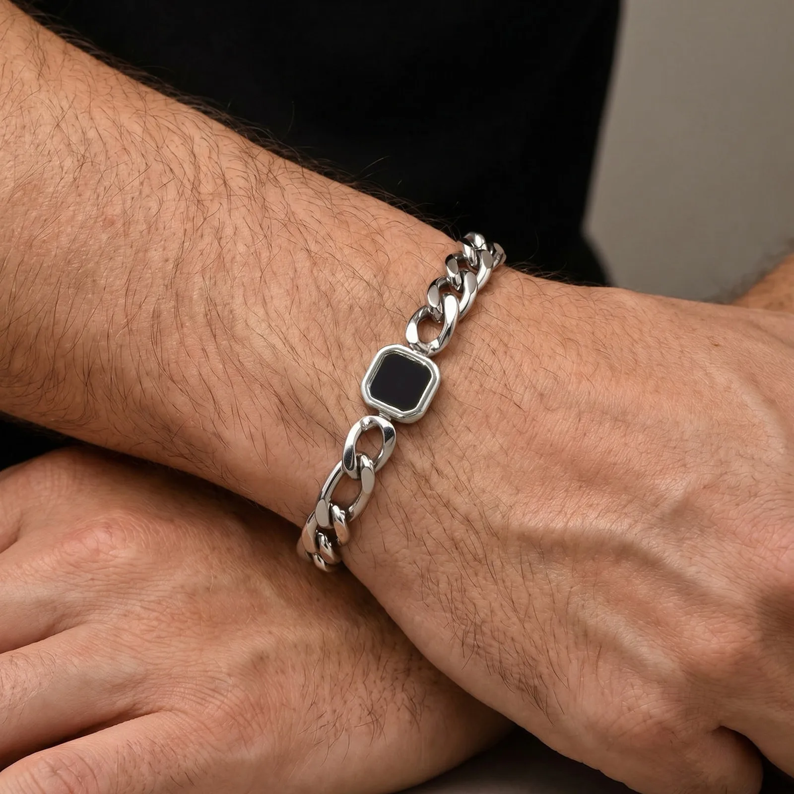 Neues Edelstahl Herren-Kettenarmband, Gold-Silber-Farben Kubanische Figaro-Kette, Hip-Hop Schmuck Geschenk für Ihn Papa – Detail 2