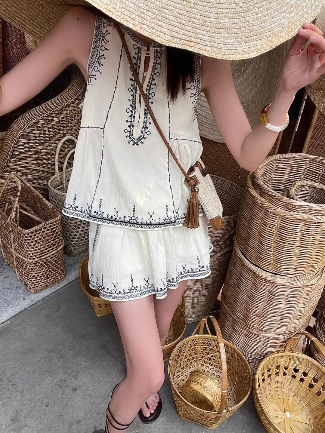 

New Chinese Two-piece Set Embroidered Sleeveless Vest Top 2025 Summer New Fashionable Retro Short Skirt