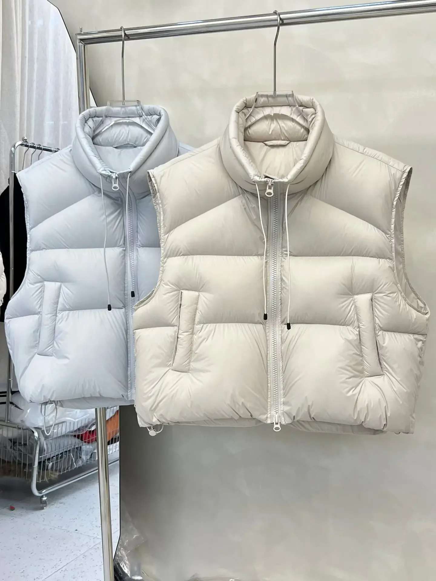 

2026 White Duck Down Vest Autumn/Winter New Women's Puffer Jacket Stand-Up Collar Fashion Thicken Loose Casual Vest