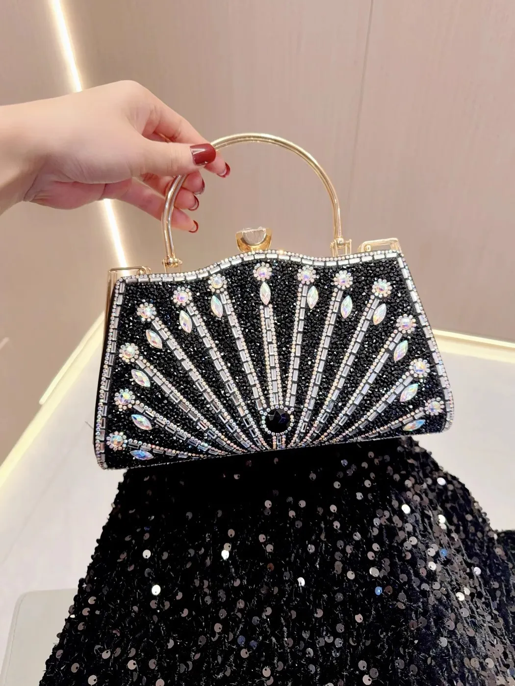 Glitter Shiny Diamonds Metal Handheld Women's Handbag Luxury Bling Shiny Evening Bag Wedding Party Clutch Purse Crossbody Bag