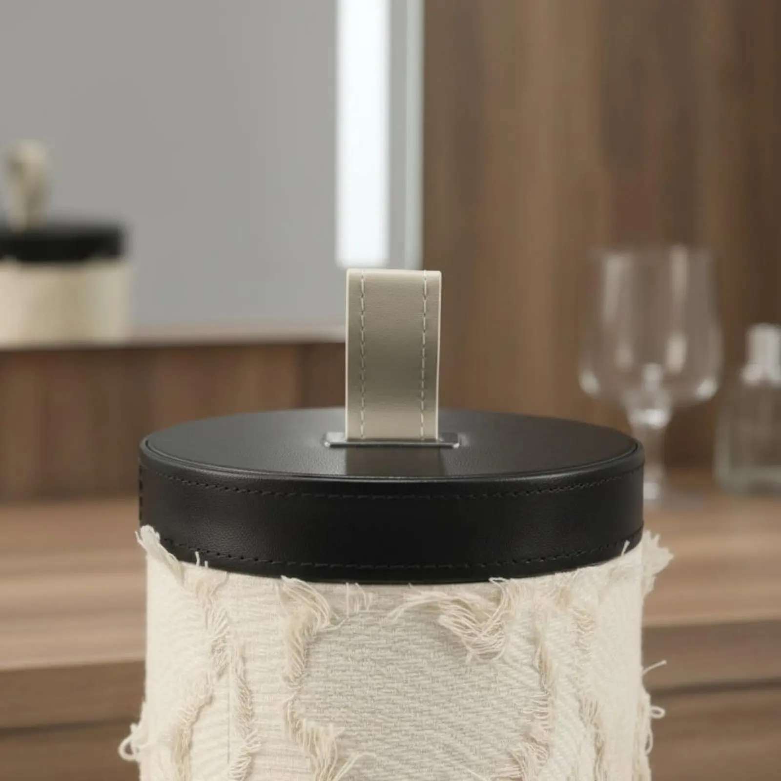 

Decorative Trinket Box Light Luxury Design Round Jewelry Box with Lid Cylindrical Storage Canister Exquisite Engraved Handcraft