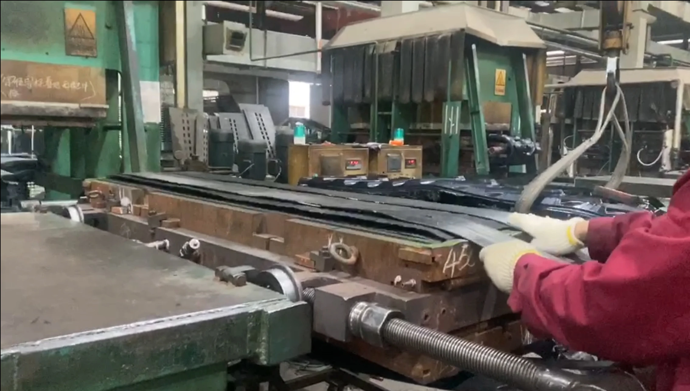 حفارة الثلج بعجلات روبوت جزازة العشب المطاطية