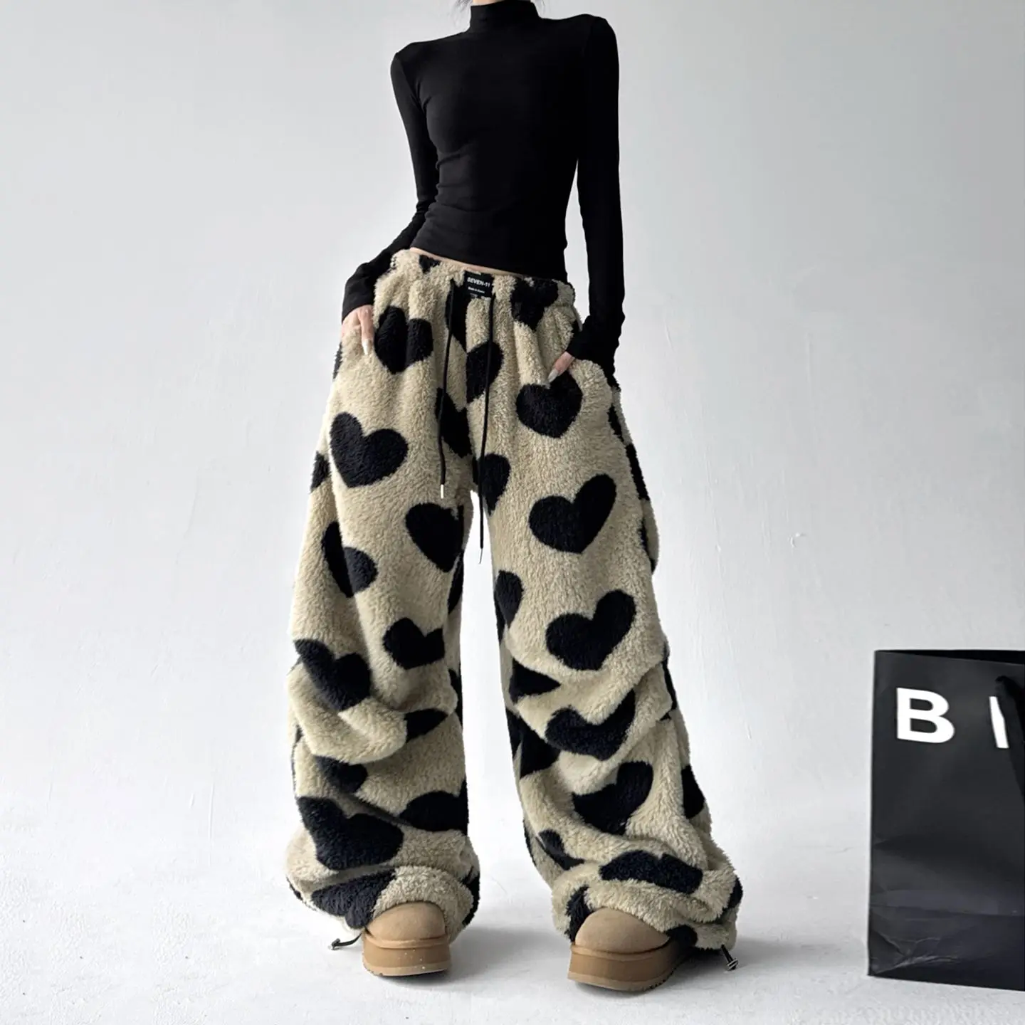 2025 가을 겨울 신상품 슈퍼 귀여운 사랑 프린트 양털 와이드 레그 스웨트팬츠