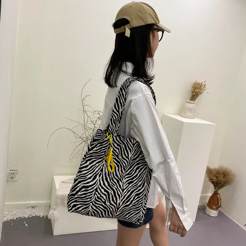 Fashion Large Capacity Zebra Canvas Handbag Women Bag Luxury Shoulder Bag New Shopping Tote Bag Casual Travel Underarm bag