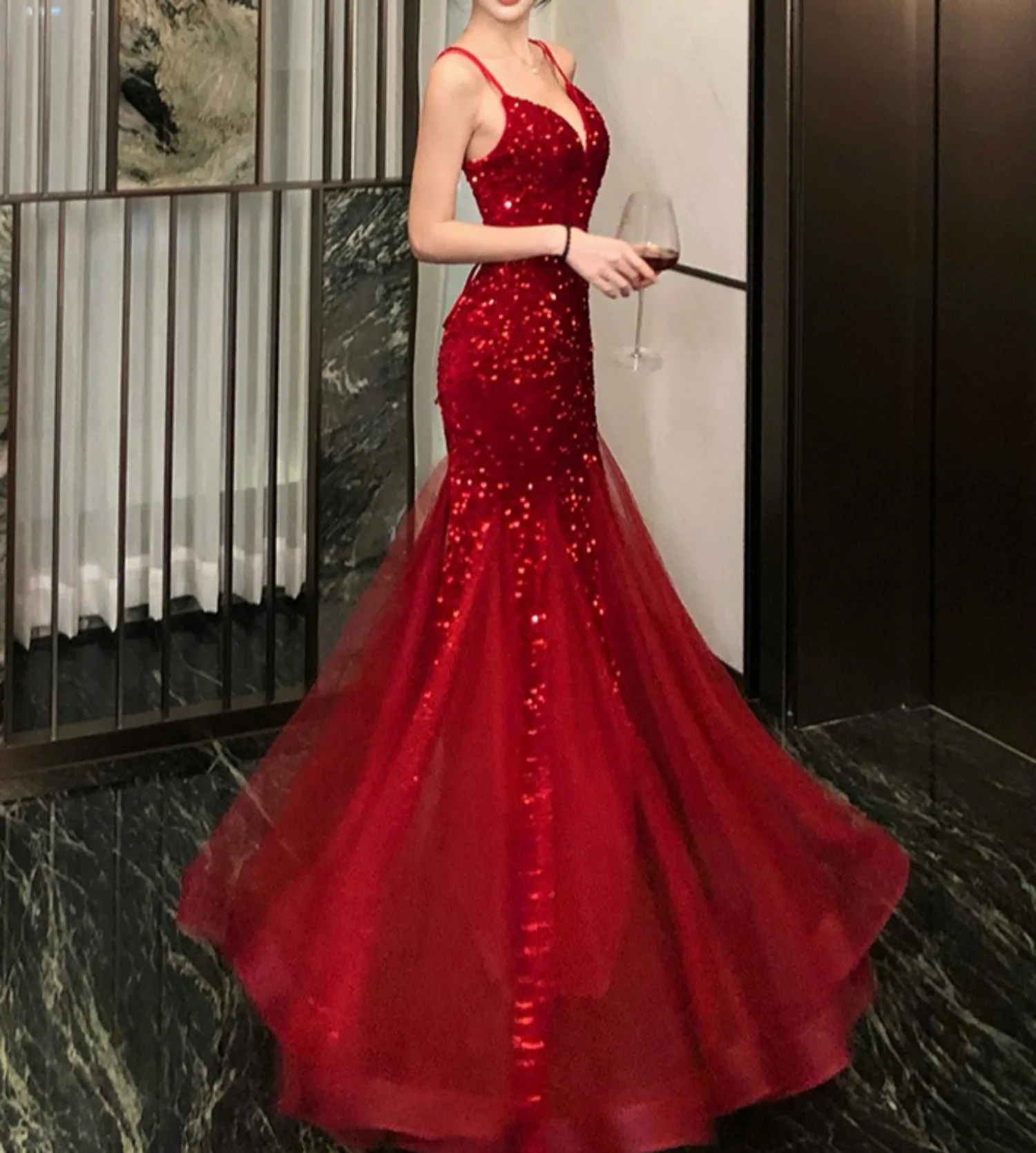 Rode Bling Pailletten Jurk Vrouwen Mesh Patch Backless Mouwloze Elegante Maxi Vestidos Bodycon V-hals Spaghetti Kleding Dame