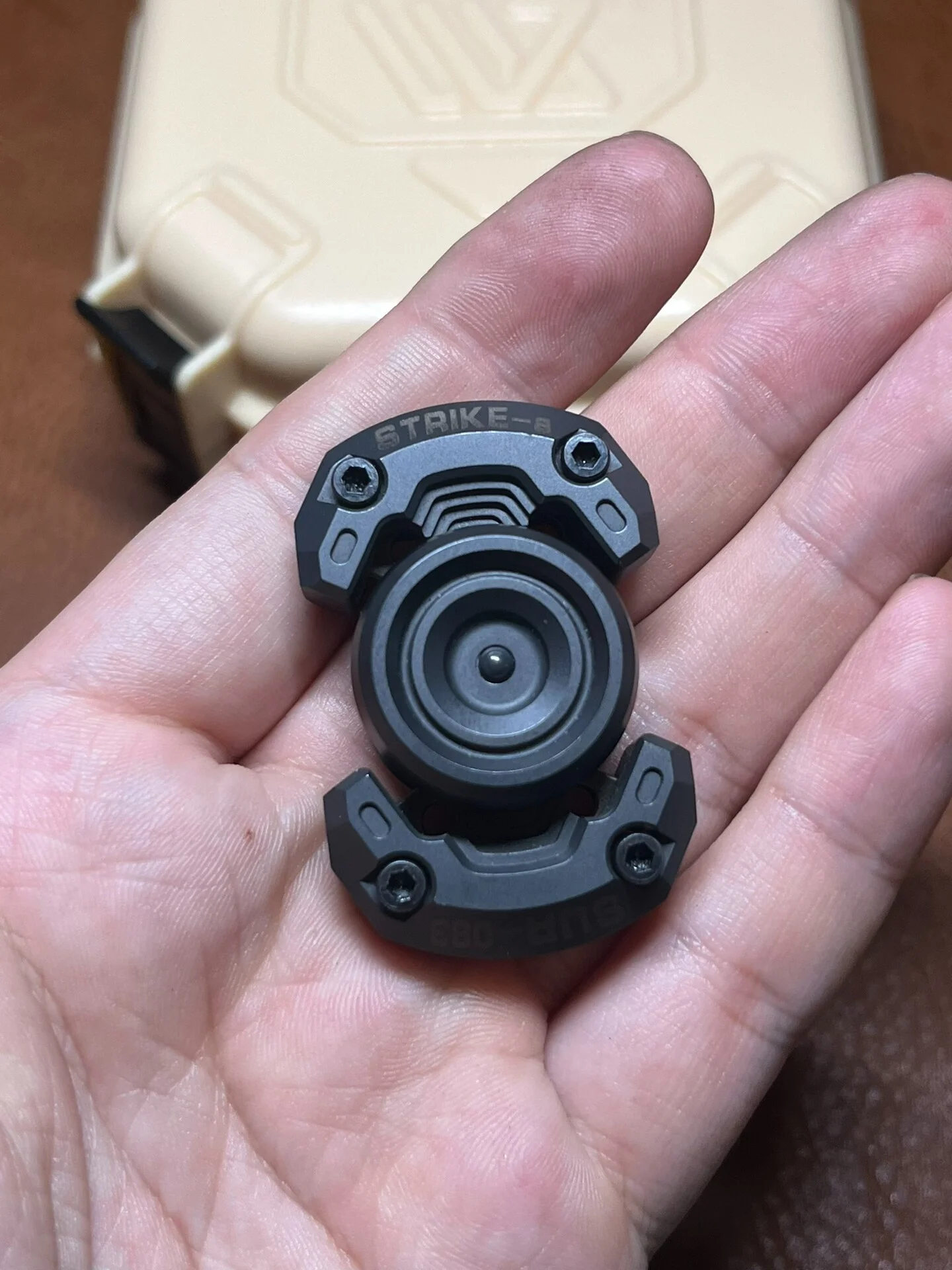 WANWU Air raid+small robot+gyroscope+zirconium alloy body with brass inlay USED EDC, decompression toy