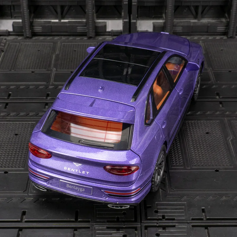 1:24 coleção de ornamentos de modelo de carro de luxo em liga Bentley, portas e capô do motor, porta-malas pode ser aberto para brinquedos infantis