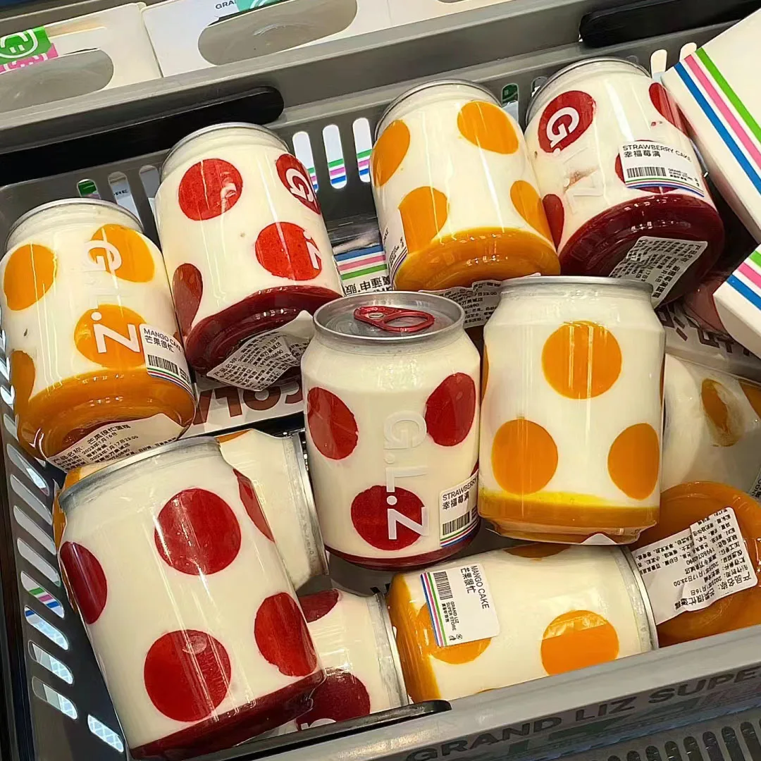 PET plastic cold drink bottles come in various models