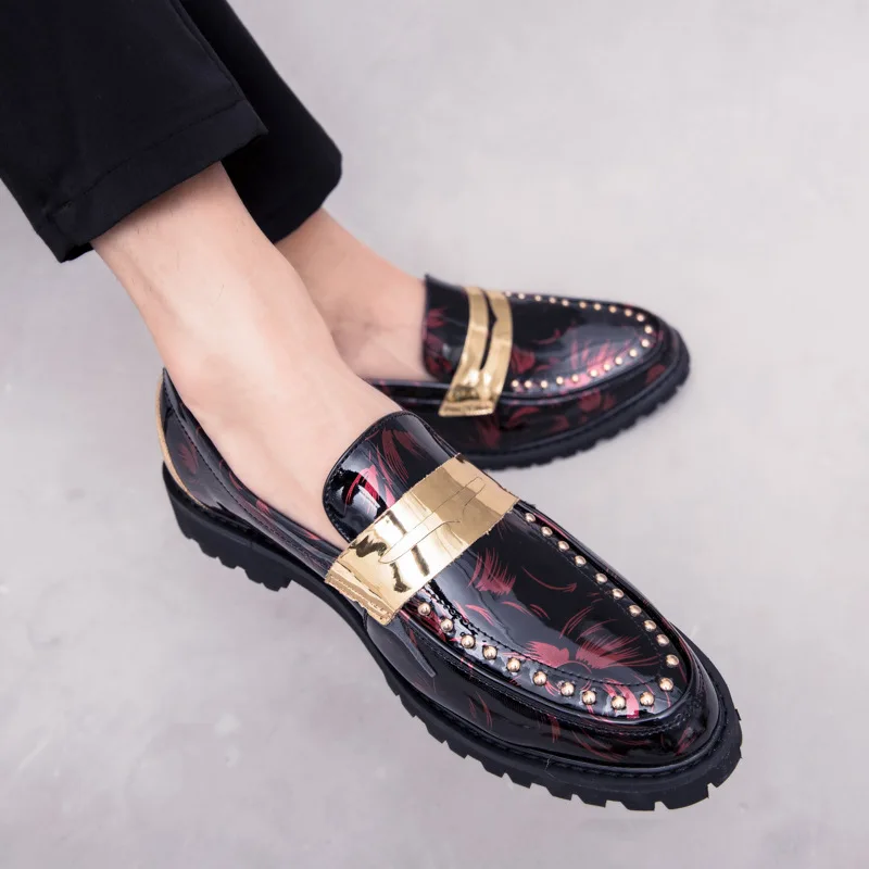 Rivet Decoration Men Loafers Birtish Style Men Pointed Leather Business Casual Shoes Slip on Men Flat Moccasins