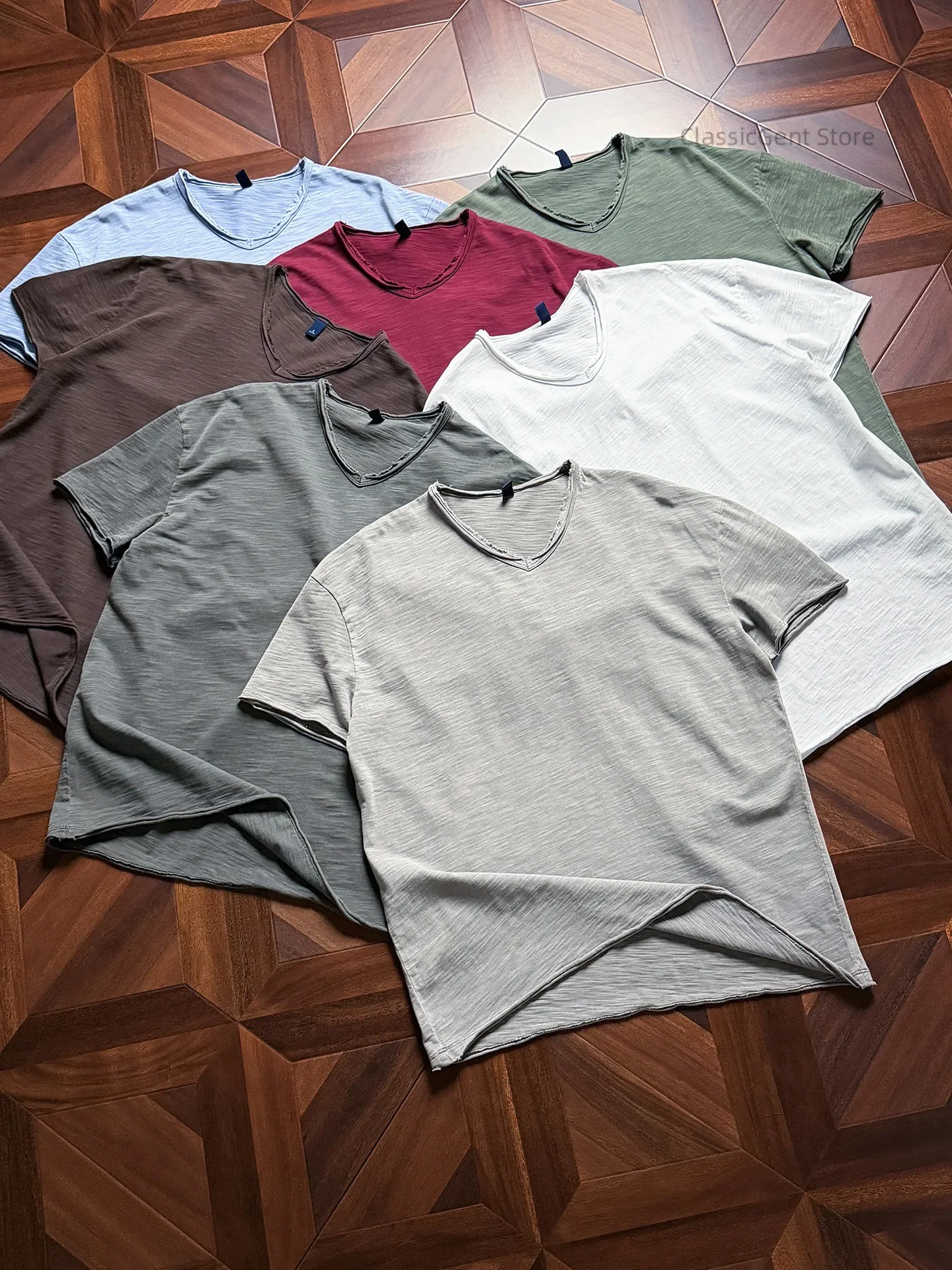 Retro washed ready-to-wear is dyed without deformation, and the customized 9.5OZ pure cotton non-elastic loose V-neck T-shirt.