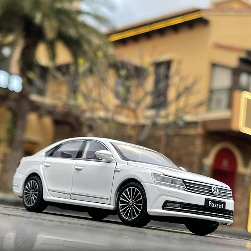 1:32 Volkswagens PASSAT Magotan Alloy Car Model Diecast Metal Toy Vehicles Car Model Sound Light Simulation Collection Gift