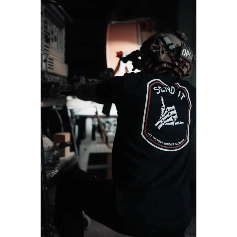 أرسلها تي شيرت بواسطة Savage Tacticians جرافيك تي شيرت للجنسين الرجال النساء الصيف كم موضة العلامة التجارية الفاخرة عادية خمر ريترو