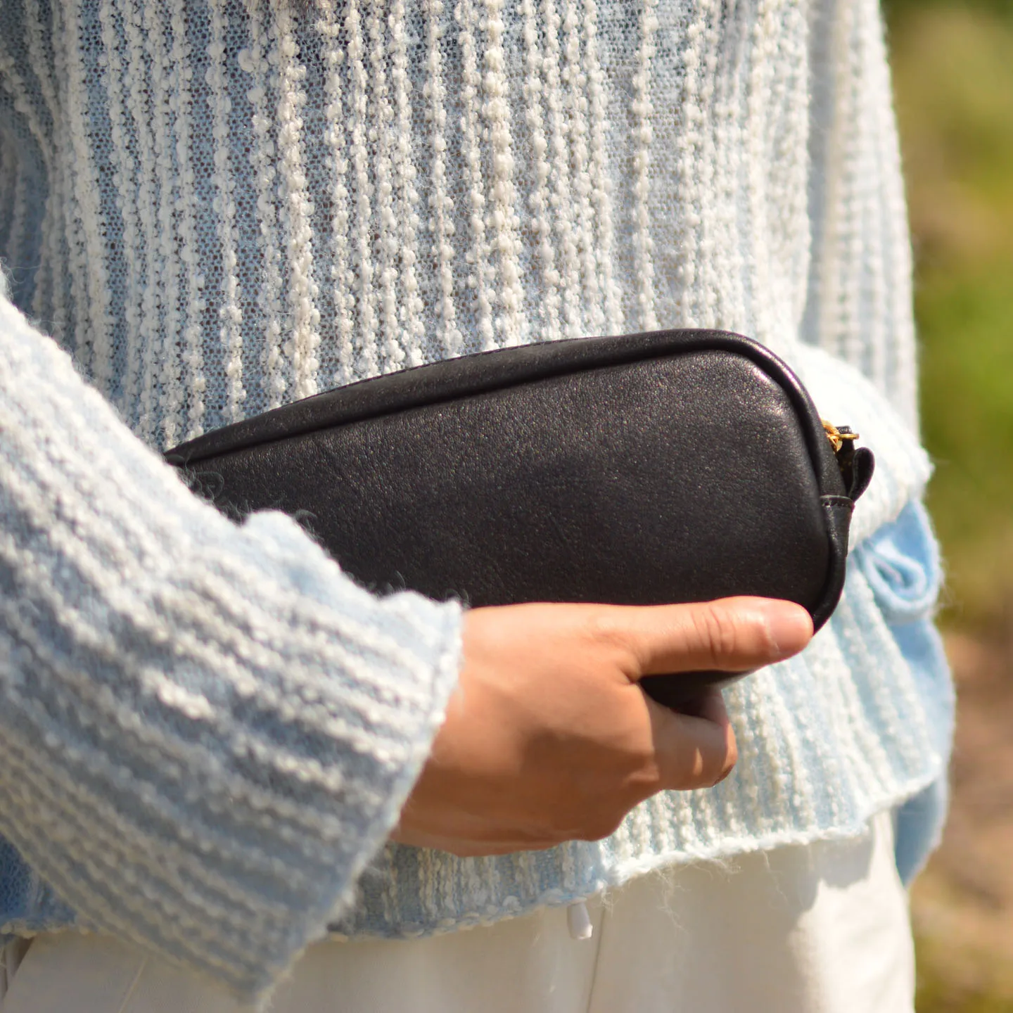 AETOO Leather square makeup bag made from tanned cowhide. Both men's and women's version. Premium commuter handbag made of genui