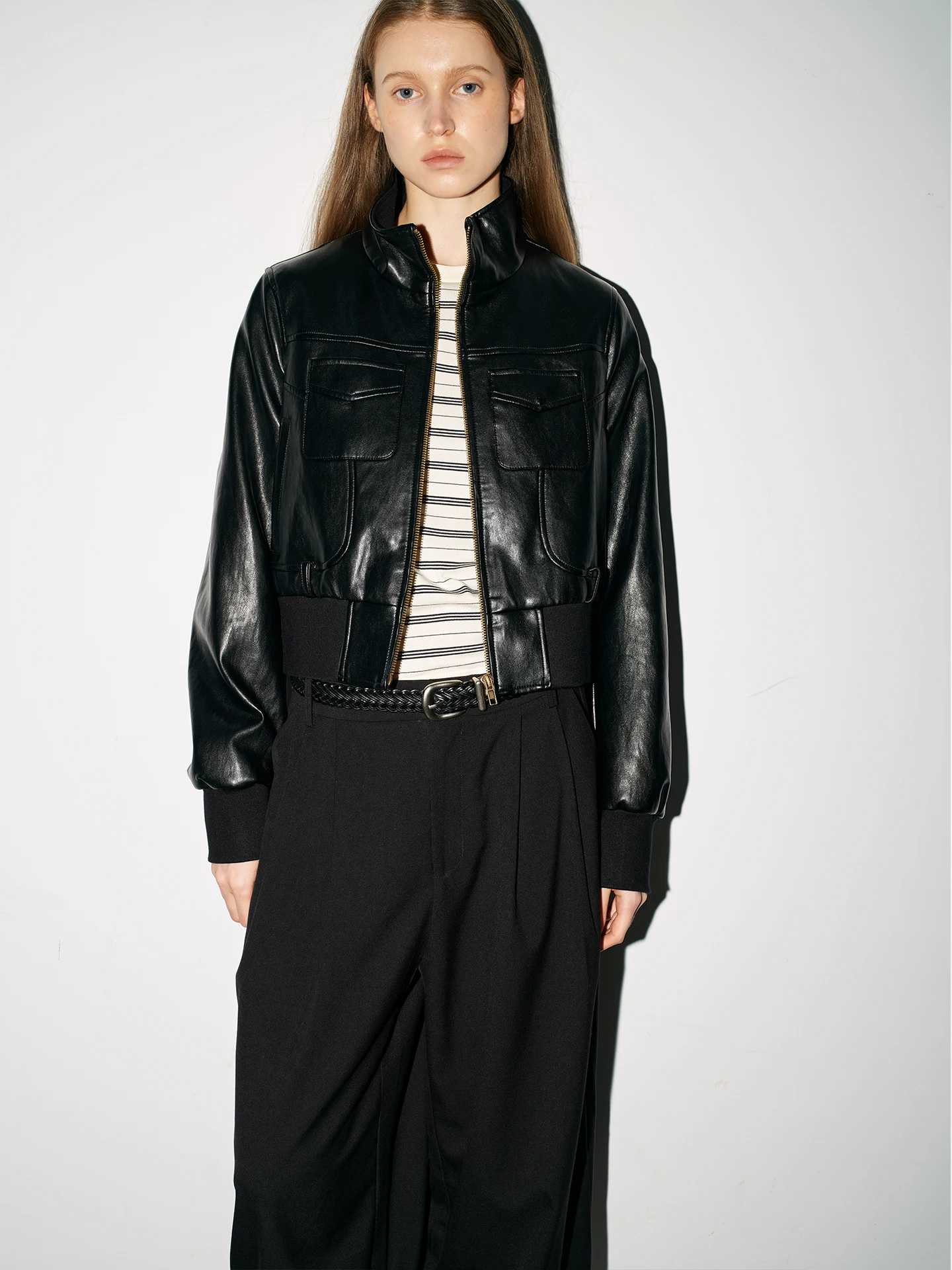 Goffrid Jaet ort de Alta Qualidade em Couro com Fio Metálico, Design Feminino Sensacional, Efeito Alongador de Pernas, Couro com Proteção Ambiental...