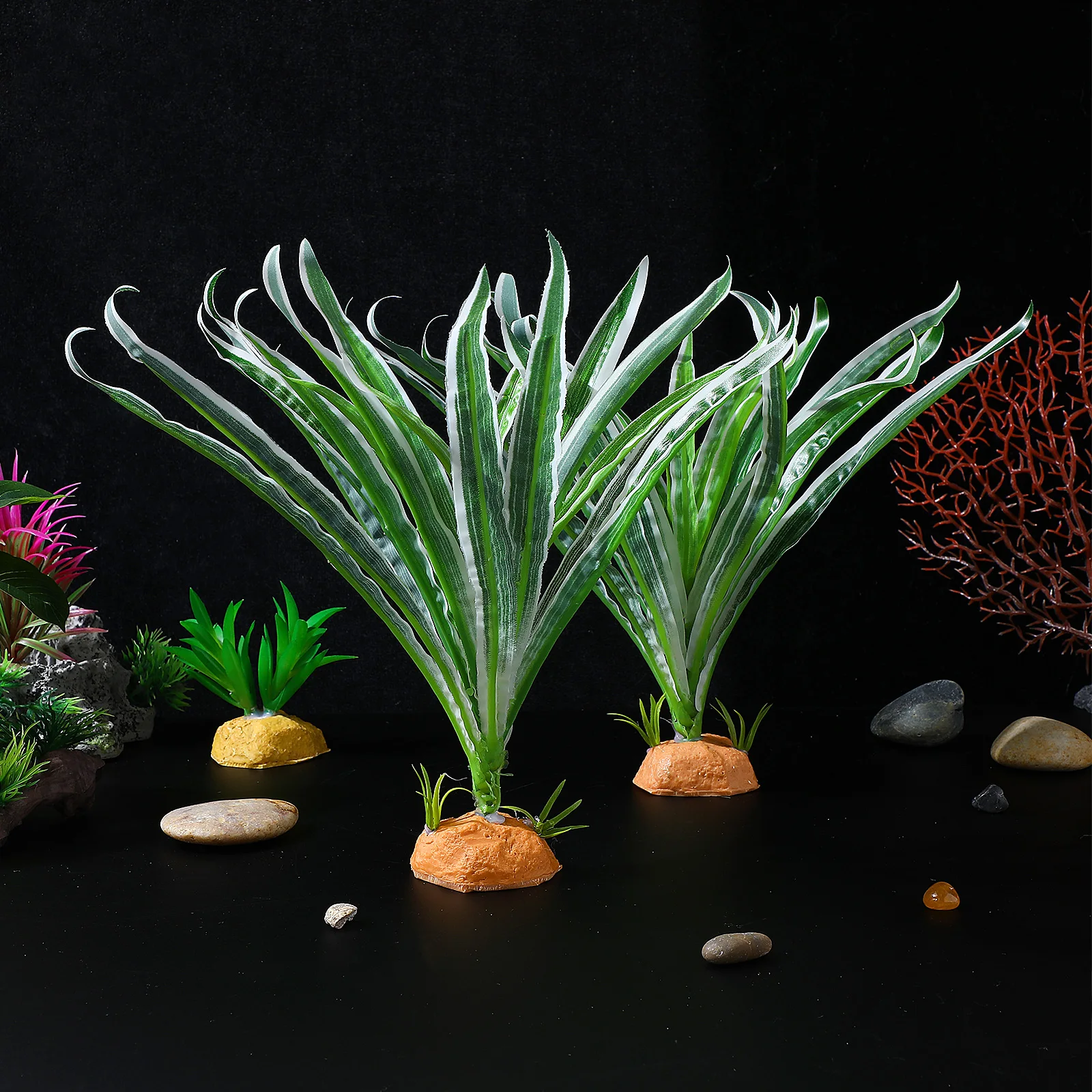 

2Pcs Decorative Plant Simulation Reptile Tank Ornament Artificial Lifelike Terrarium Landscape Plant for Lizard Amphibian Pet