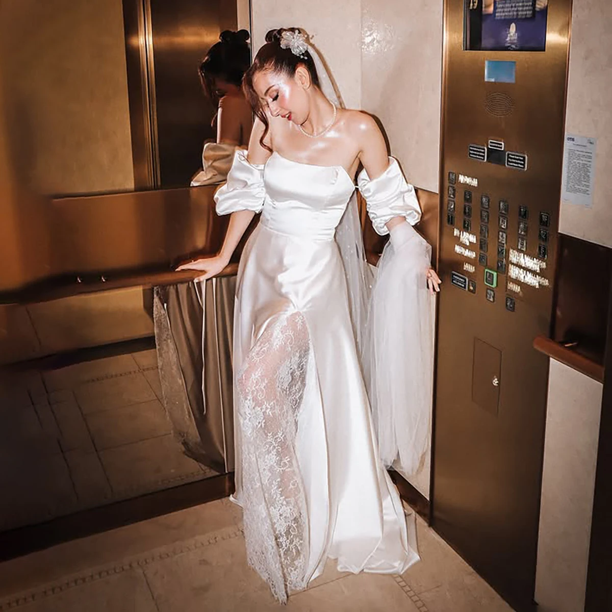 Short Bubble Sleeves Satin Vintage Wedding Dress Customized Ivory Glossy Satin A Line Lace Strapless Retro Corset Bridal Gowns