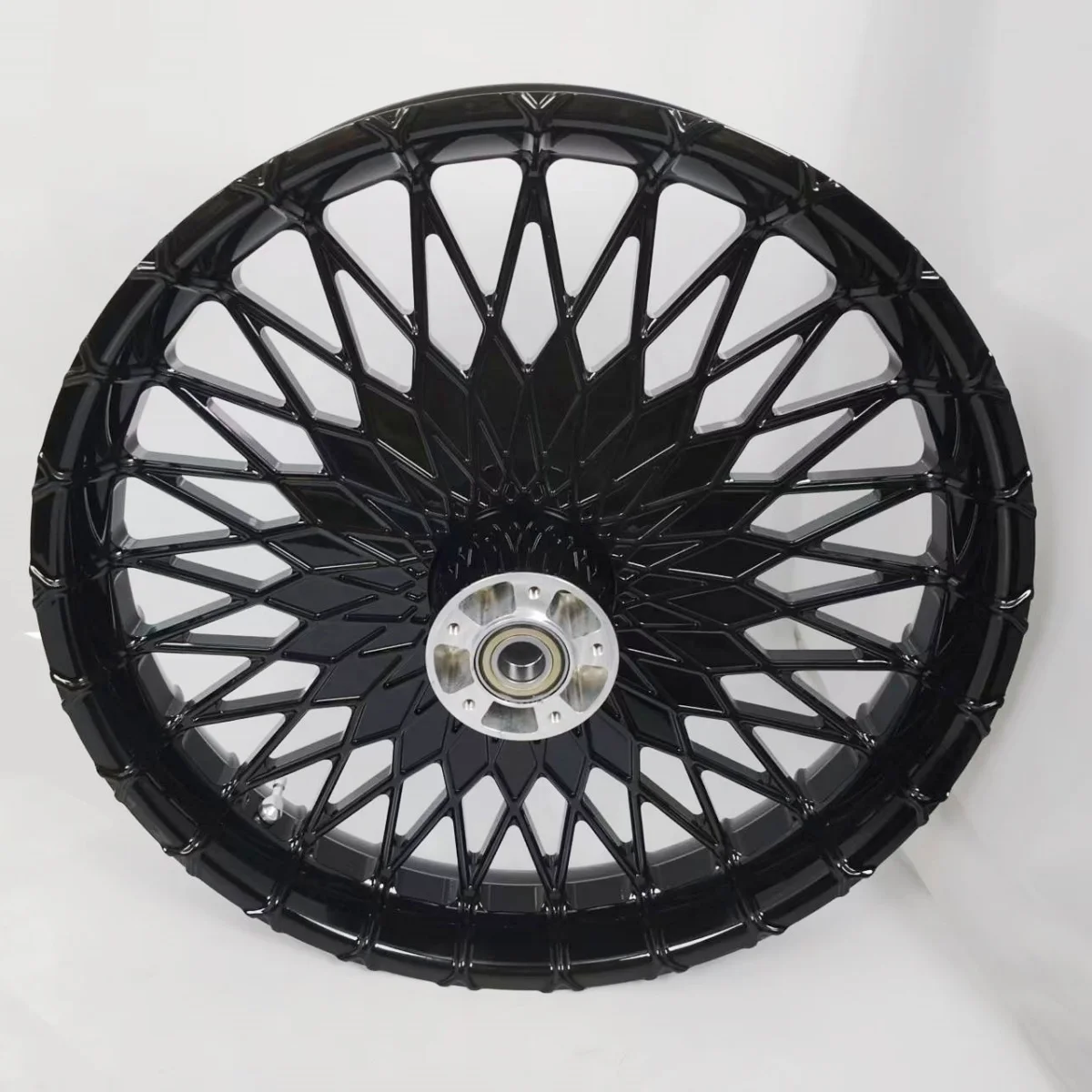 

Кованое мотоциклетное колесо 21x3.5 черного цвета для моделей Harley Softail Dyna FLST / FXST / FXD / FXDB