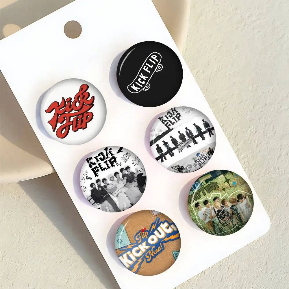 Kpop Fashion Band K-KickFlIp-P Figur-Ikonen-Abzeichen Handgefertigte Blechbrosche für Rucksack Kleidung Brustverzierung Geschenke