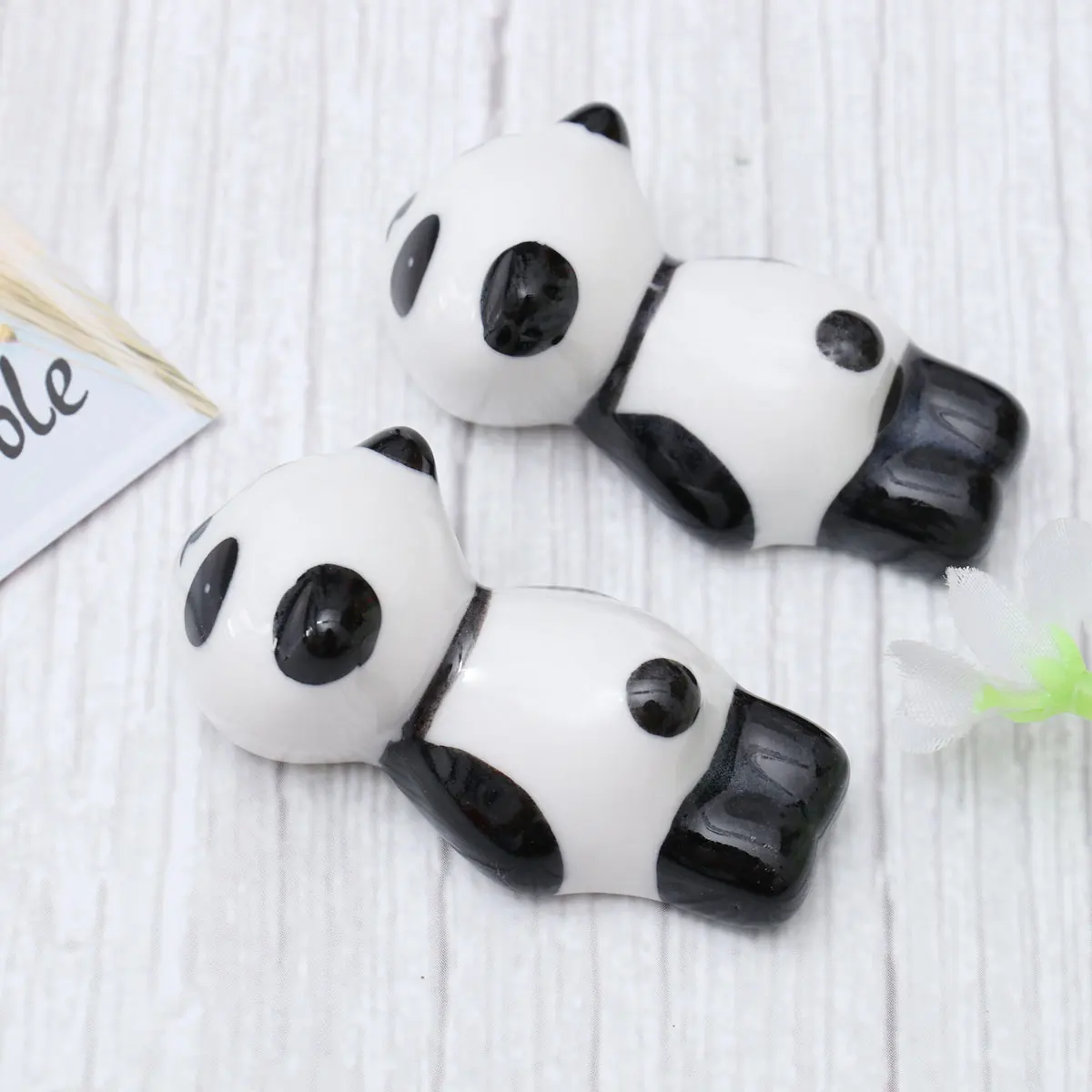 Bacchette in ceramica da 4 pezzi a forma di panda dei cartoni animati, elegante finitura lucida, portatile per la cucina, la tavola da pranzo, le bacchette