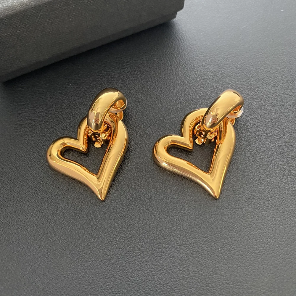 

Báthory Elizabeth 2024 Hot Famous Vintage Smooth Gold Heart Ear Clip Earrings Women High Fashion Quality Jewelry