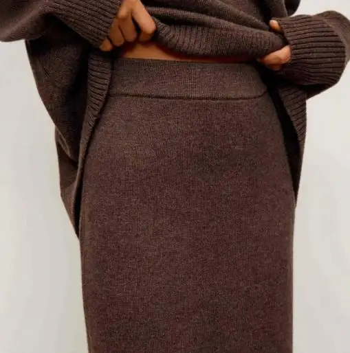 2025 خريف/شتاء جديد المرأة موضة عادية نصف الياقة العالية توب سليم صالح ألف خط تنورة قطعتين مجموعة ملابس نسائية