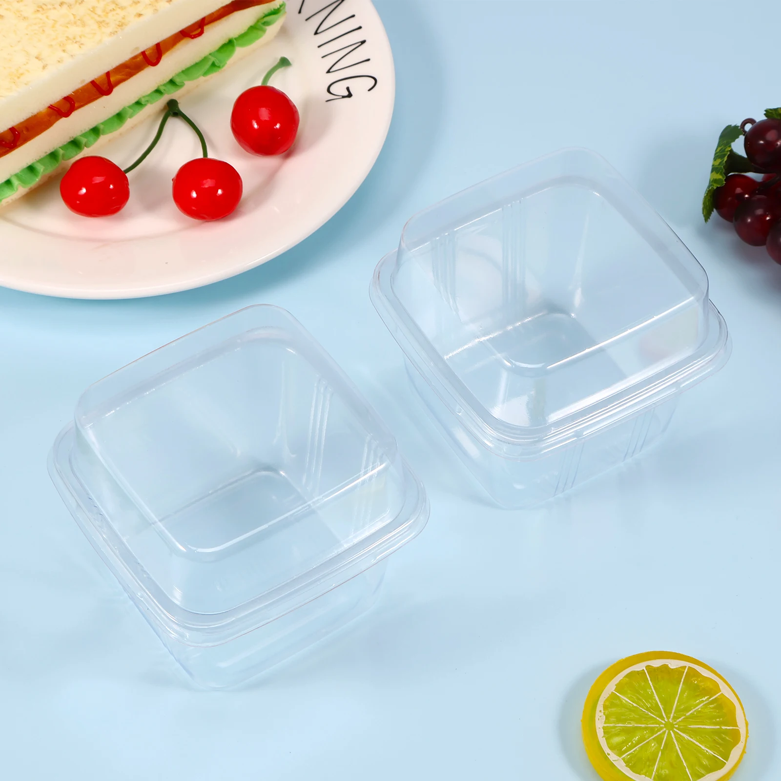 50 Stück Kunststoff-Dessertbecher, 8 Unzen, durchsichtig, quadratisch, einzelne Dessertbox, versiegelte Kuchen-Aufbewahrungsbox für Muffins, Cupcake, Pudding, Mousse, Party