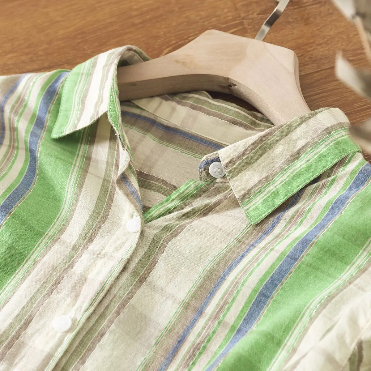 

Relaxed Stripe Long Sleeve Sharp Collar Thin Shirt