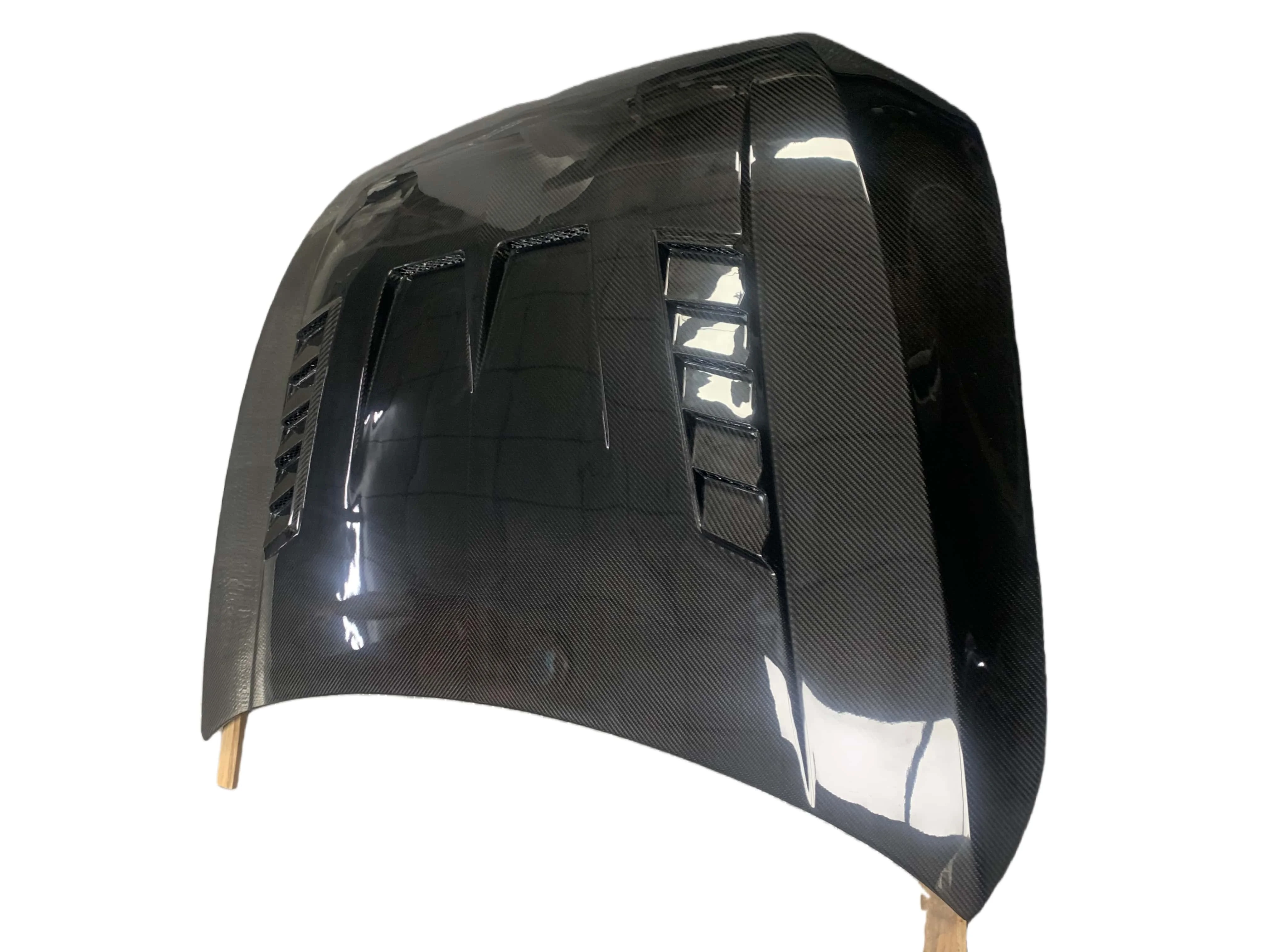 Suitable for the Carbon Fiber Engine Hood of  Golf 8. High-quality Dry Carbon Fiber Engine Hood for Automobiles.