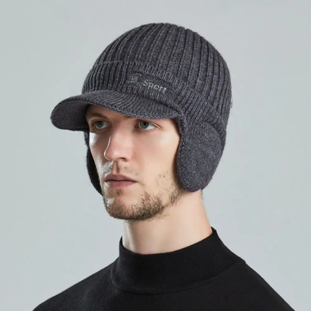 Cappello invernale da uomo spesso di alta qualità aggiungi Fluff cappello lavorato a maglia tinta unita cappello antivento con visiera parasole per