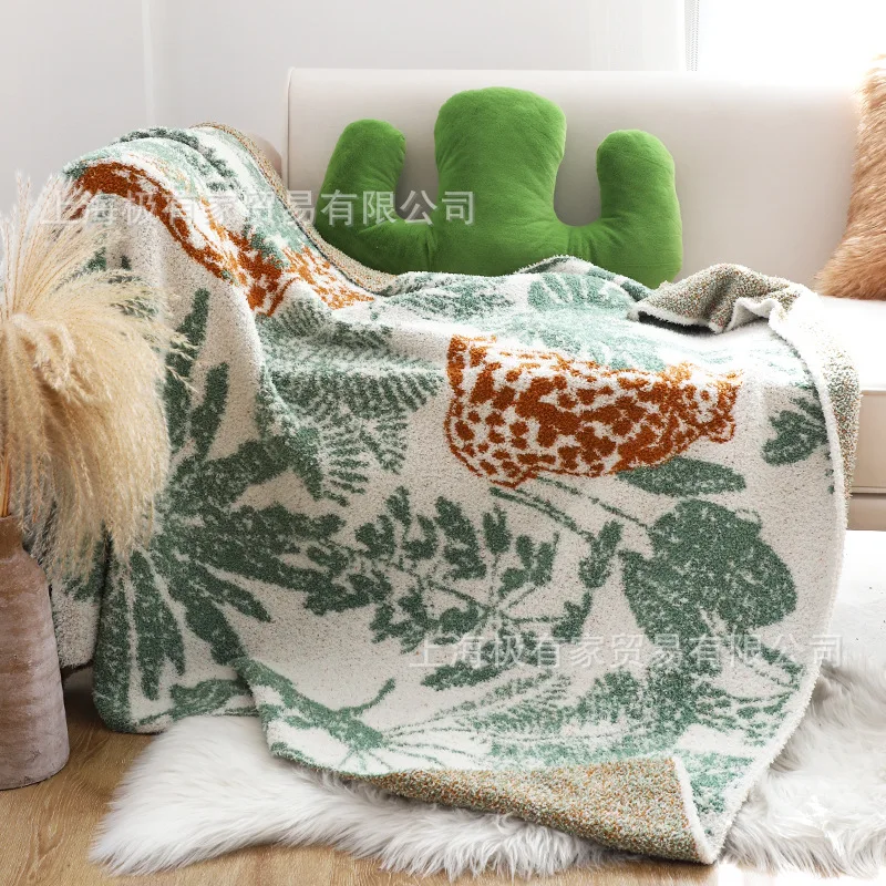 Thickened warm jungle cheetah plus velvet blanket in autumn and winter Living room sofa blanket plus velvet blanket at the end o