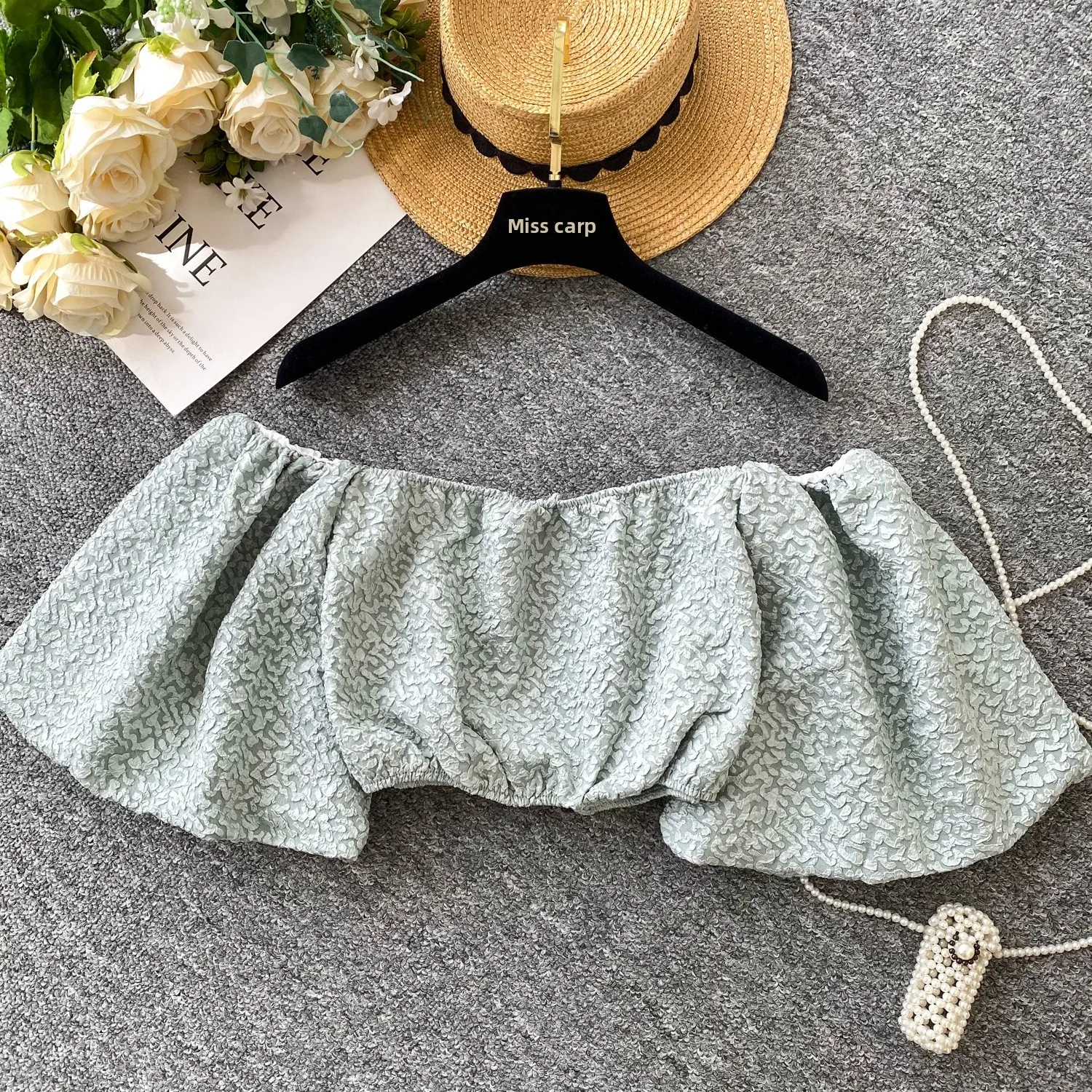 Blusa Cropped Fena de Verão com Manga Bufante e Bordado Floral, Estilo Coreano Moderno e Versátil, Crimento Curto e De...