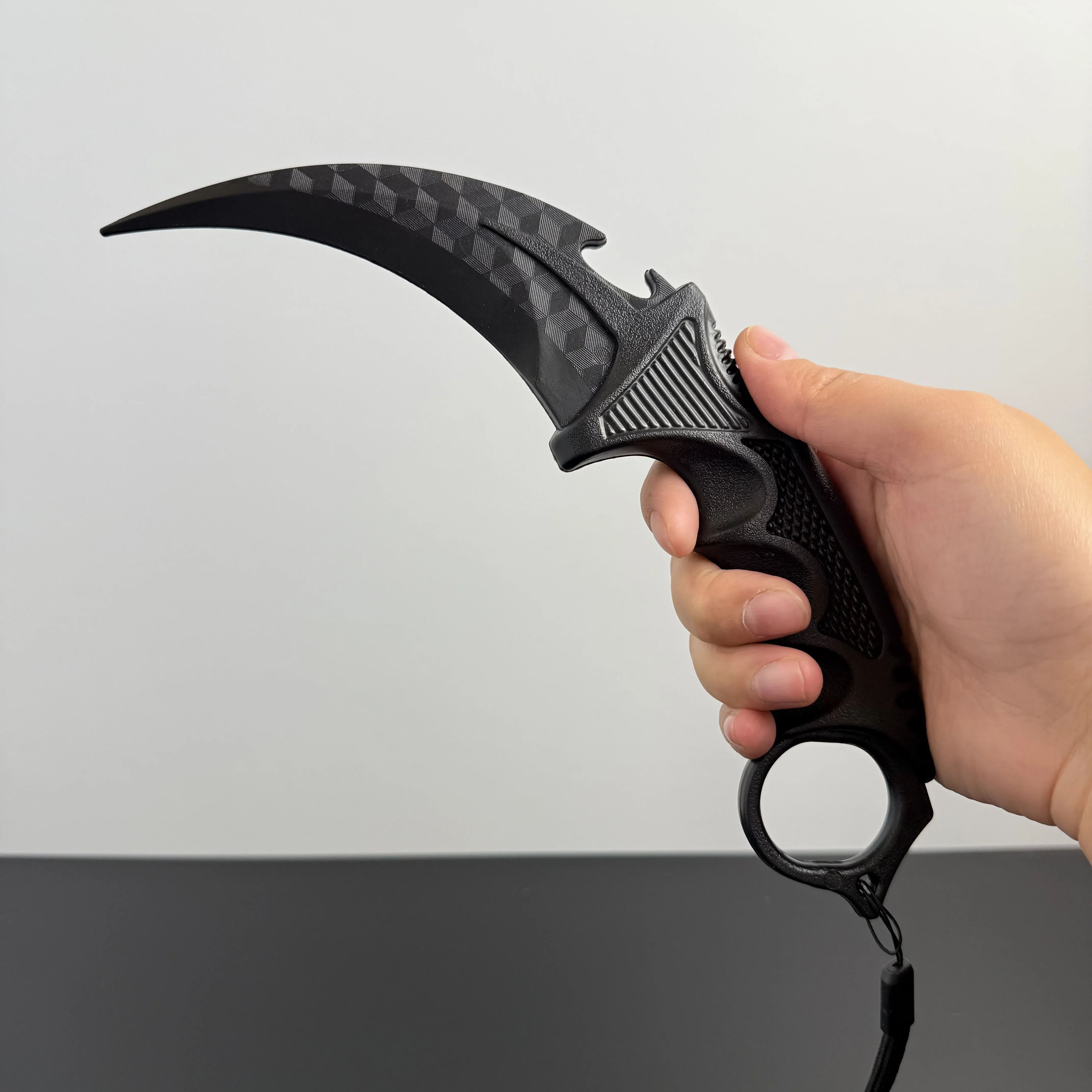 23cm Schwarzes Gitter-Plastik-Klauenmesser Hochwertige Version Bühnendarstellung Karambit-Requisite Outdoor-Trainingsmesser Sicherheitsspielzeug Geschenk – Detail 2