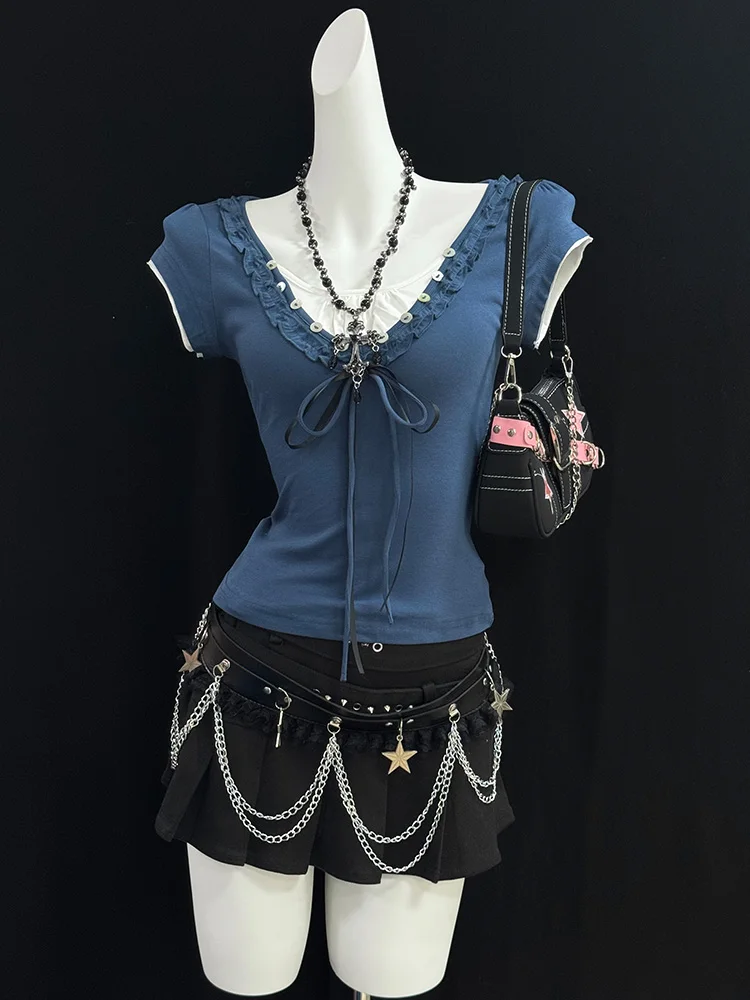 تي شيرت نسائي أزرق بتصميم ريترو Y2K، بأكمام قصيرة وقصة ضيقة، بتصميم عصري وأنيق، مع عقدة فراشة، مصنوع من القطن المريح للصيف