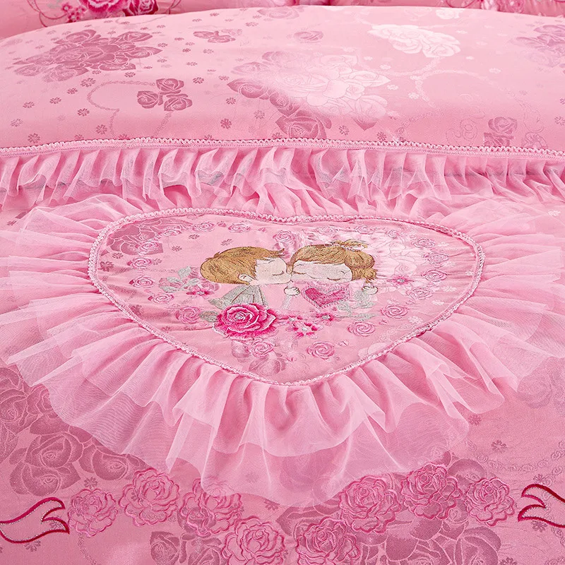 Imagem -02 - Luxo Rendas Jogo de Cama do Casamento Rei Rainha Tamanho Princesa Conjunto Jacquard Bordado Capa Edredão Colcha Folha Vermelho Rosa