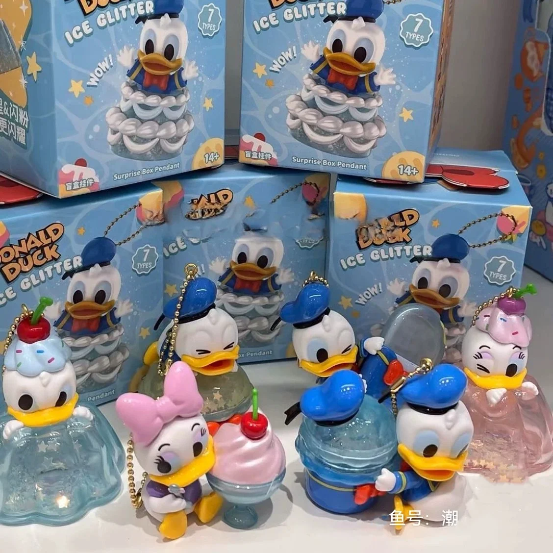

Original Donald Duck Ice Glitter Series Blind Box Vinyl Toy Couple Statue Model Gift Trendy Collectible Pendants Mysterious Box