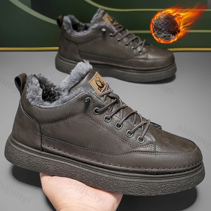Sepatu Kulit Kasual Pria 2025 Musim Dingin Baru Sepatu Luar Ruangan Berbulu Tebal Hangat Sepatu Katun Tahan Air Anti Selip Penambah Tinggi Sepatu Pendek
