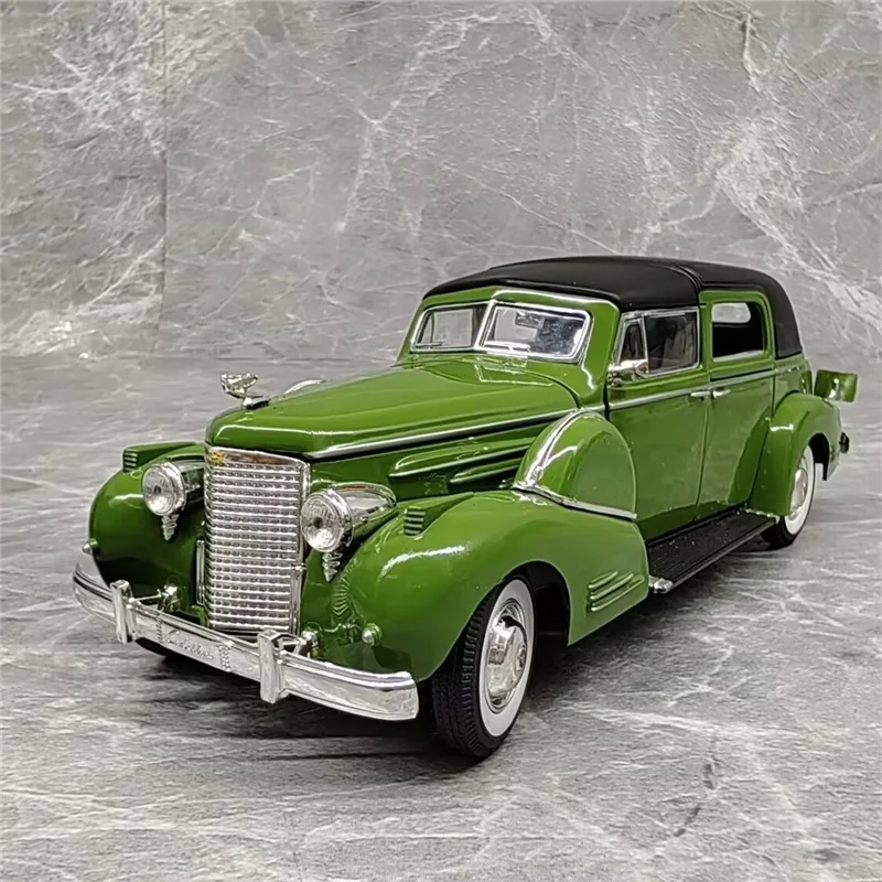 1:30 Classical Old Car Alloy Luxy Car Model Diecast Metal Retro Vehicles Car Model High Simulation Collection Childrens Toy Gift