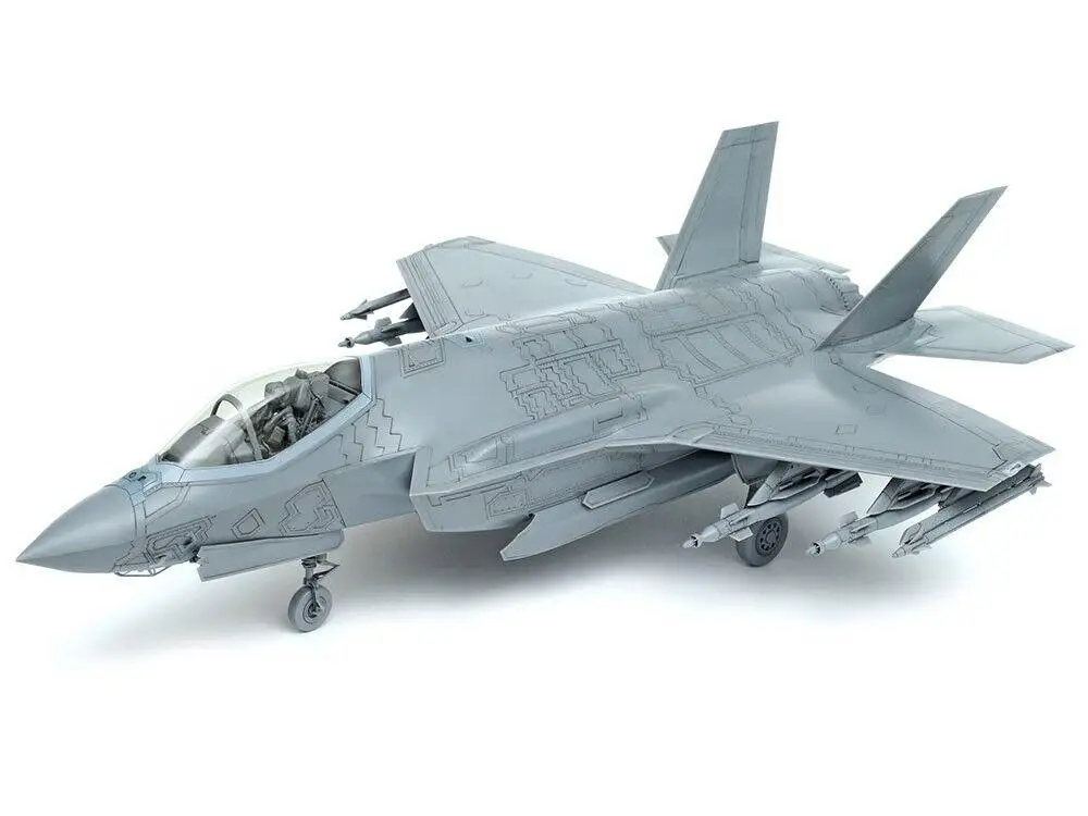 Tamiya 61124 1/48 Lockheed Martin F-35A LIGHTNING II w/Stealth/AtoA/Beast Mode