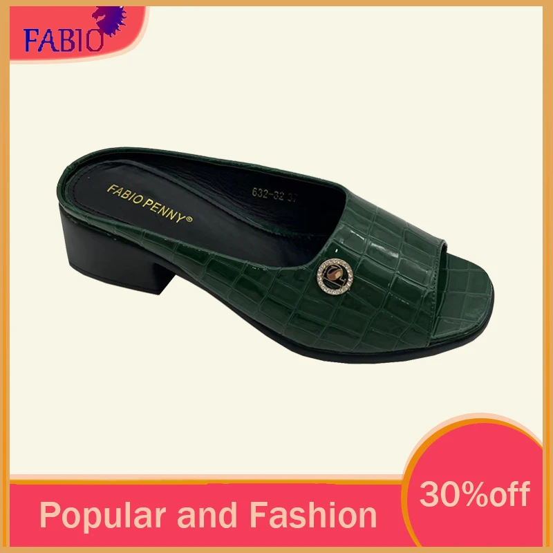 İtalya 2025 popüler klasik timsah baskı dekoratif sandalet yaz parti rahat kadın balık ağzı ayakkabı kadın terlik