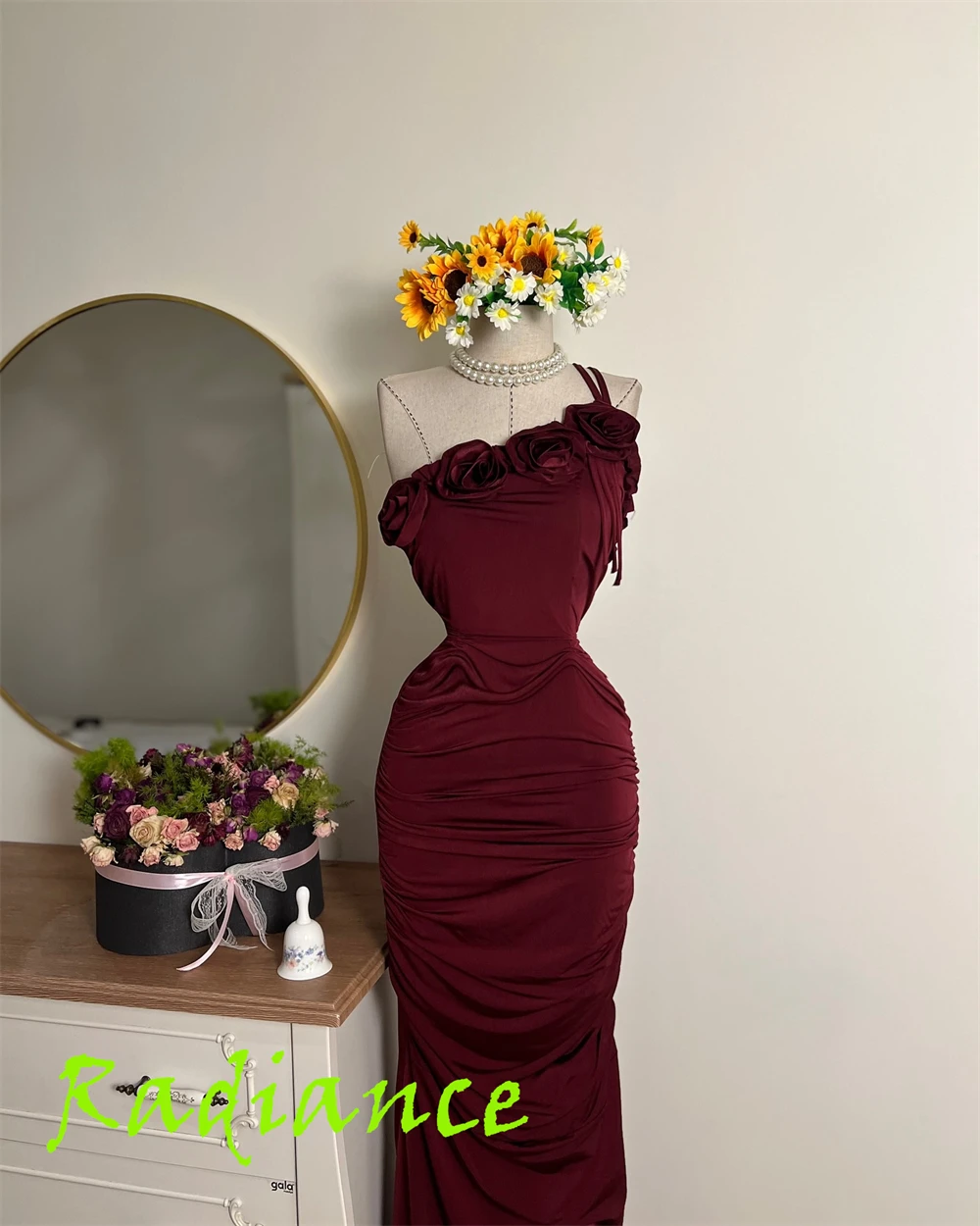 Aangepaste zeemeermin klassieke bordeauxrode satijnen avondjurk Prachtige mouwloze homecoming-jurk met één schouder, luxe onderdeel