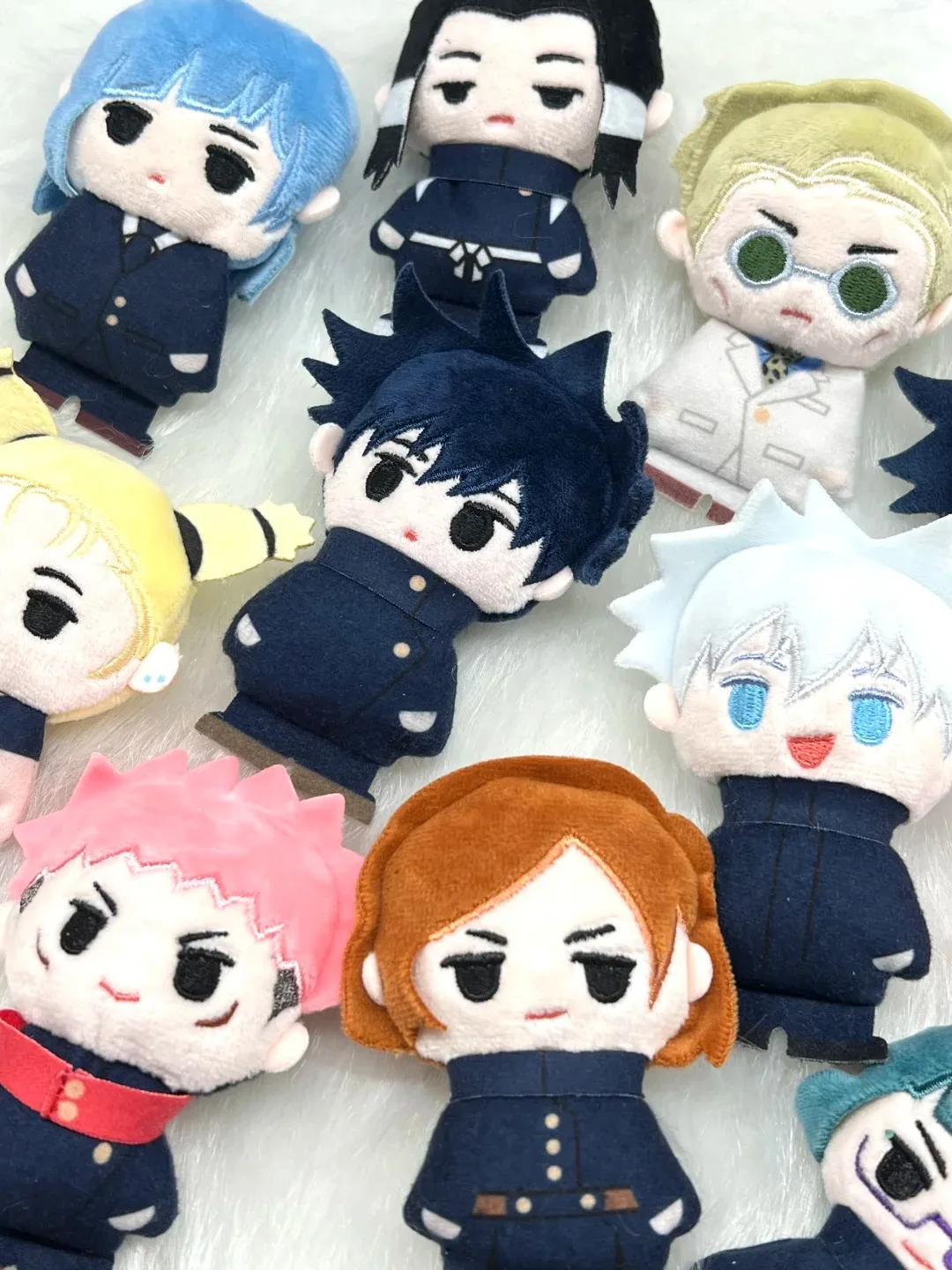 呪術廻戦をテーマにしたぬいぐるみバックパックペンダント、流行のブラインドボックス可動フィギュア、柔らかい生地のラペルピン、アニメおもちゃコレクション