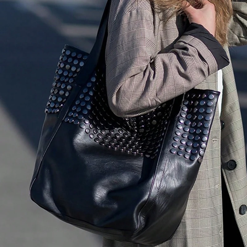 

SHELKSBAG 2025 Новые модные женские сумки-тоут, черные сумки из искусственной кожи с шипами, женская складная сумка на плечо большой вместительности